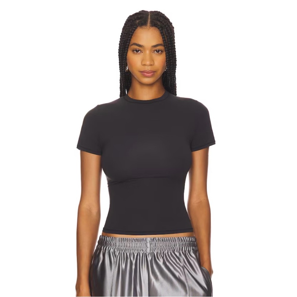 NWT SKIMS Fits Everybody Short Sleeve T-Shirt XS